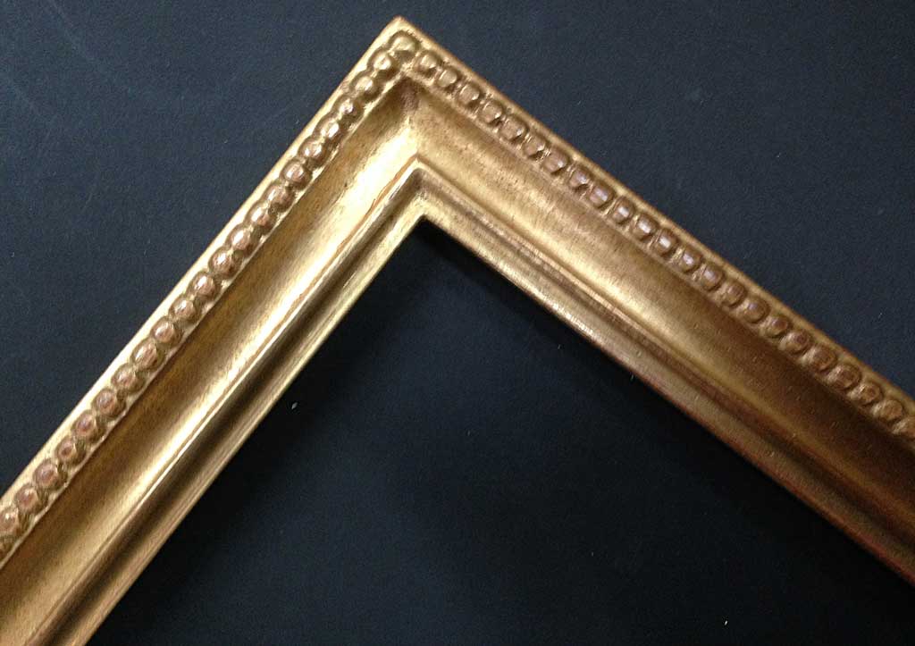 Sculpté raie de perles or 